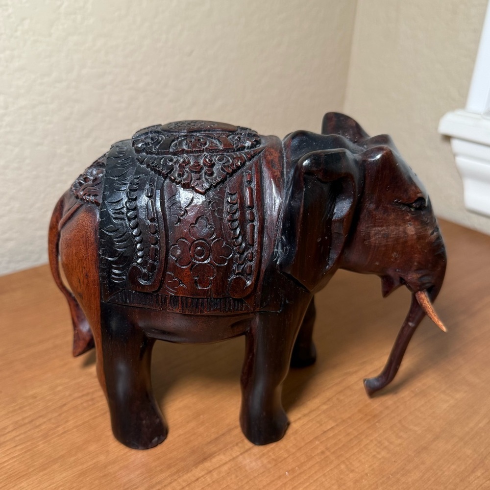 Vintage Hand Carved Rosewood Wooden
Elephant Indian-style
Ceremonial Elephant